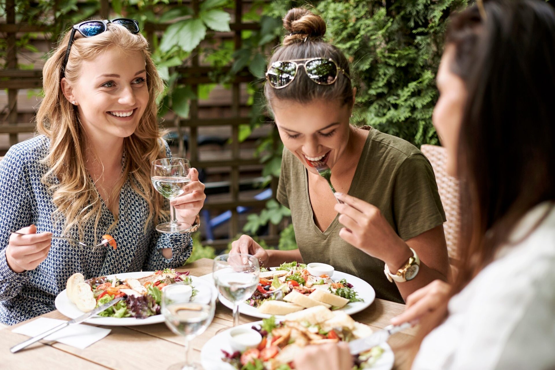 People enjoying a delicious meal at a charming local restaurant near Waitts Lake RV Resort in Valley, WA. 